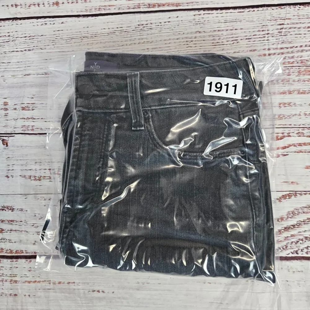 NYDJ Black Cuffed Crop Jeans Size 2 Lift Tuck Stretch Outdoor Basic Casual Party
